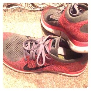 Nike size 7 Flyknit Sneakers